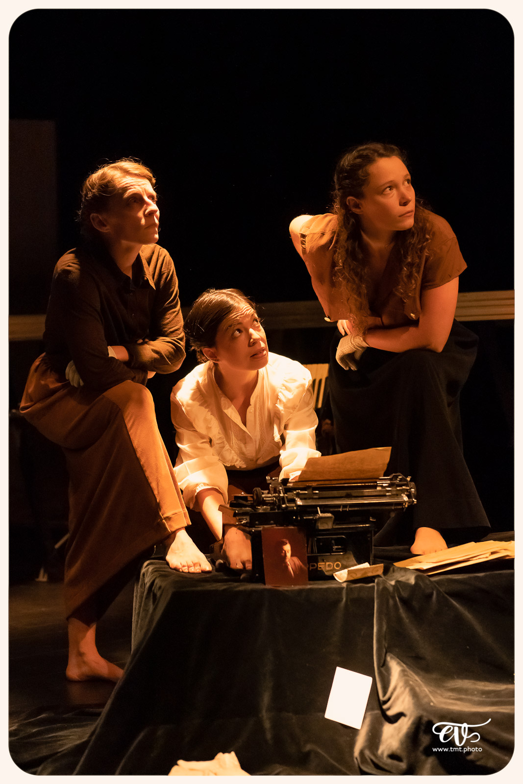 LA MESNIE H. - UN JOUR D'ÉTÉ